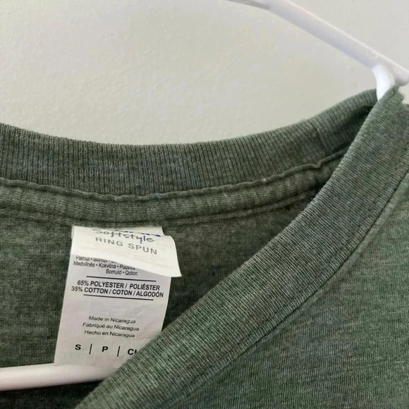 Women’s size Small Fall short sleeve tee like new - Picture 2 of 5